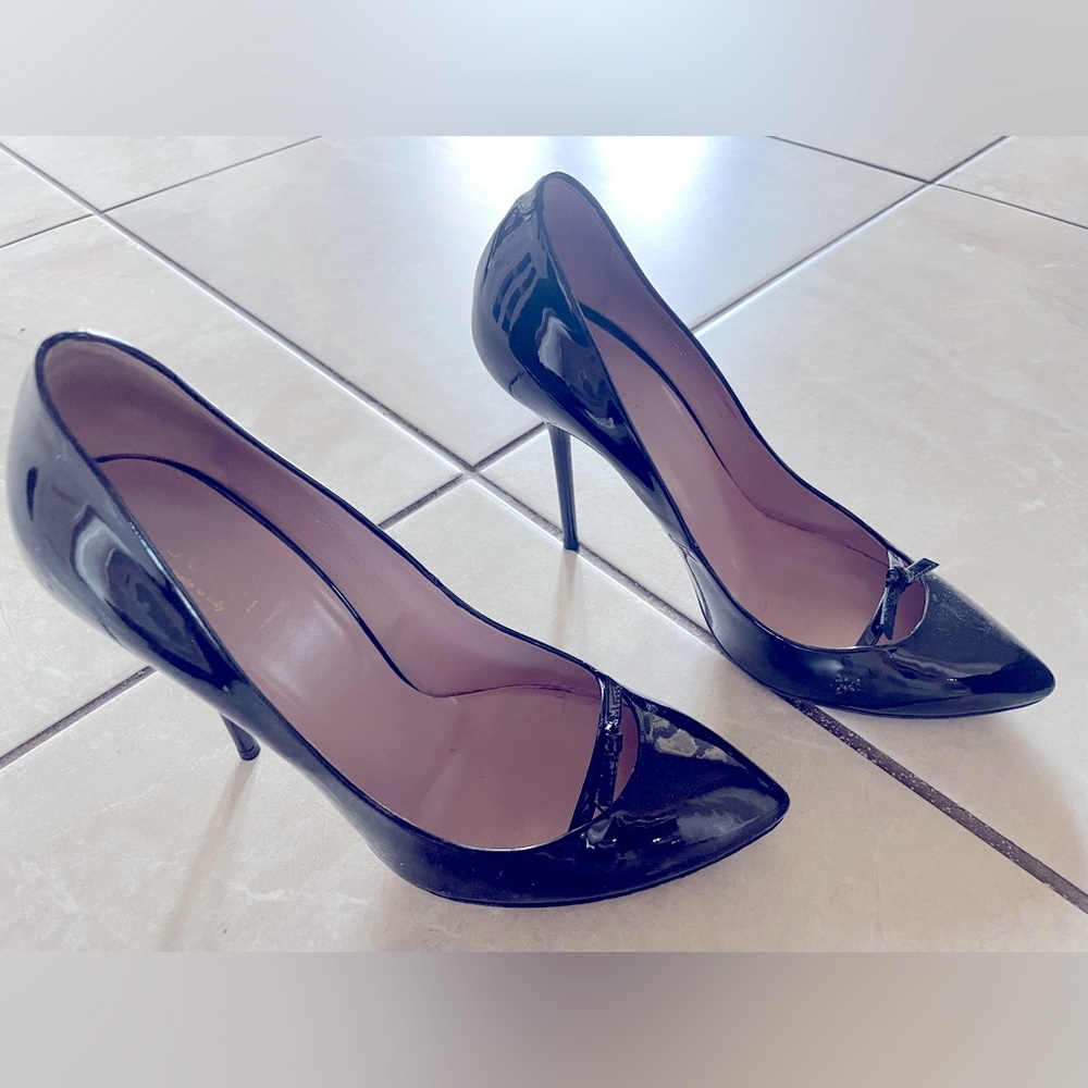 Authentic black Gucci pumps. Light wear. Comes with shoe bag and box.